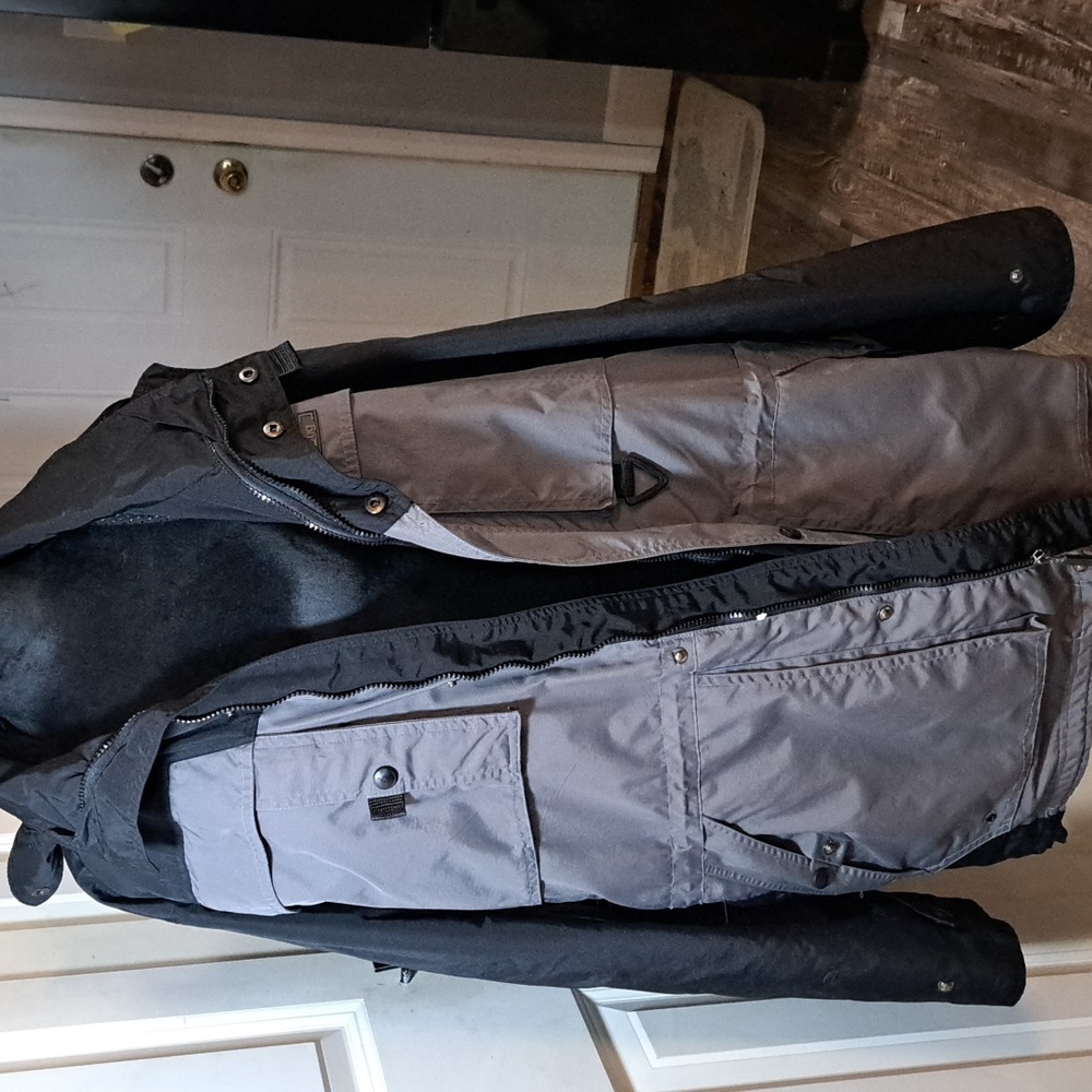 Men's Performance Jacket in Black and Gray - Picture 4 of 4
